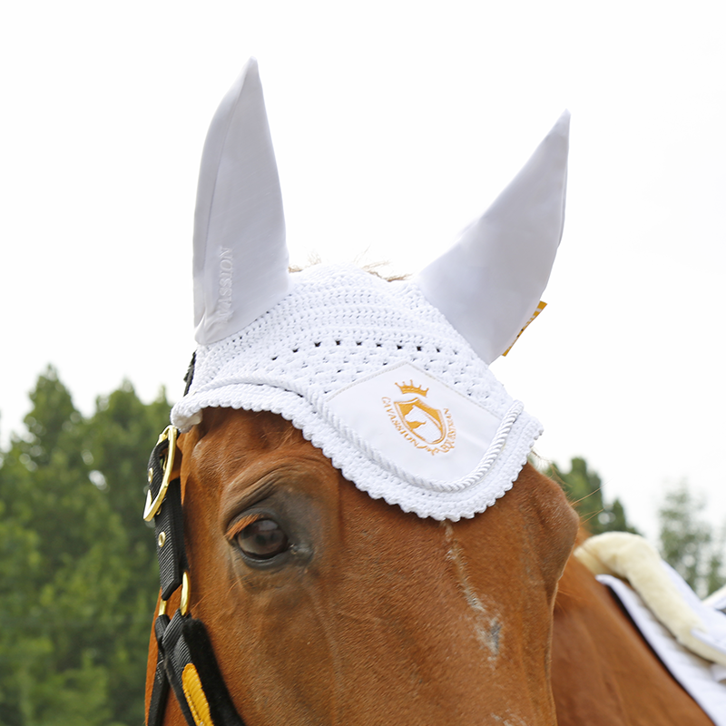 Cavassion عالية الجودة البحرية الحصان غطاء للأذن التطريز الأبيض اللون الحصان الأذن العناية قناع أسود اللون معدات الفروسية
