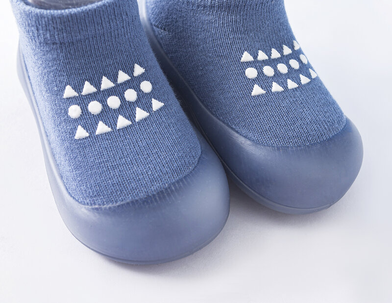 أحذية رياضية خريفي للأطفال الصغار 2021 جوارب للمشي الأولى أحذية بناتي للأولاد نعل ناعم غير قابل للانزلاق من القطن قابلة للتنفس خفيفة الوزن قابلة للانزلاق
