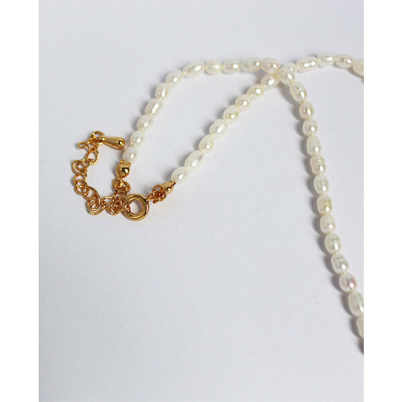 القلائد للنساء سلسلة عنق مجوهرات نسائية شحن مجاني بالجملة هدية مطلية بالذهب الأرز الطبيعي حبة اللؤلؤ قلادة هندسية