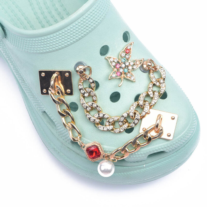 أحذية جديدة ذات علامة تجارية مُزينة بدلايات على شكل تمساح هدية للبنات من حجر الراين اللامع زينة على شكل فراشة معدنية للحب