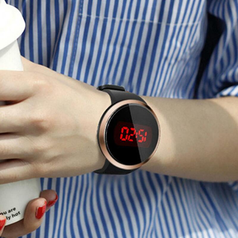 ساعة يد رياضية رقمية موديل 40% للجنسين بسيطة عادية LED تعمل باللمس