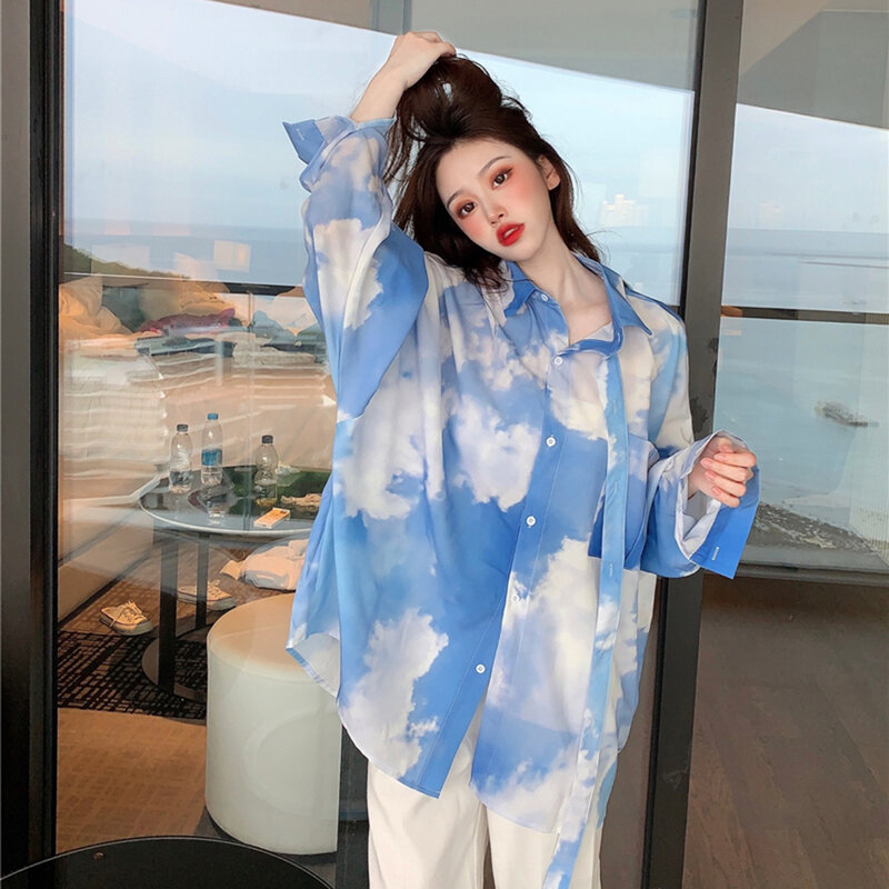 BF تقديم بلوزة المرأة الكورية Harajuku فضفاض السماء الزرقاء الغيوم البيضاء التعادل صبغ التدرج بلوزة كبيرة الحجم قميص طويل الأكمام قميص