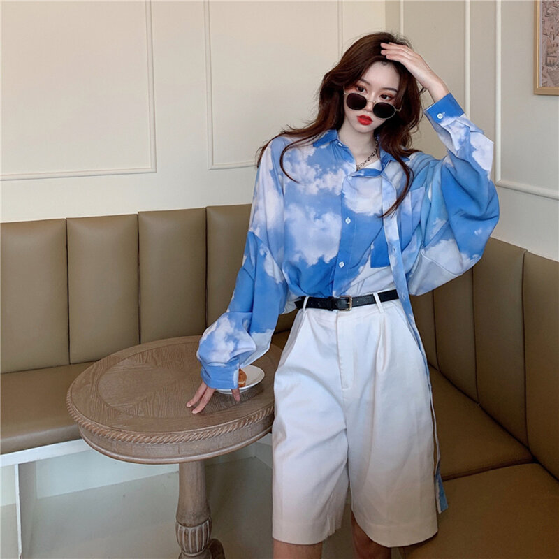 BF تقديم بلوزة المرأة الكورية Harajuku فضفاض السماء الزرقاء الغيوم البيضاء التعادل صبغ التدرج بلوزة كبيرة الحجم قميص طويل الأكمام قميص