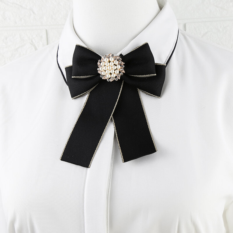 ربطة القوس فيونكة بروش للنساء الكورية البريطانية البنك فندق كلية نمط قميص الاكسسوارات اليدوية كريستال اللؤلؤ طوق زهرة ربطة