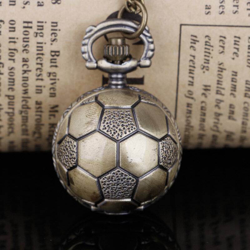 ريترو خمر كرة القدم الكرة شكل البرونزية ساعة جيب كوارتز مستديرة مع سلسلة قلادة هدايا مجوهرات