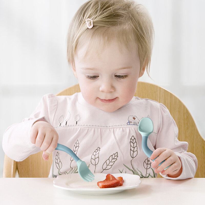 2 قطعة ملعقة سيليكون شوكة للطفل أواني مجموعة مساعد الغذاء طفل تعلم لتناول الطعام التدريب انحناء لينة شوكة الرضع أدوات المائدة