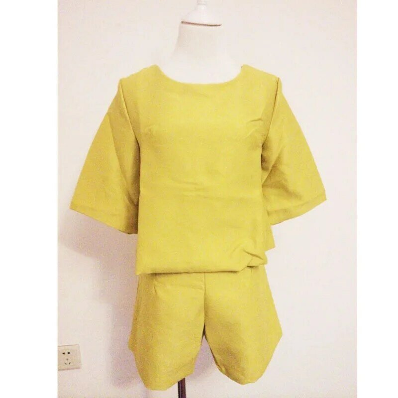 الإناث XL المحاصيل رداء علوي (توب) مع سروال قصير مجموعة vestido 2019 أنيقة 2 قطعة مجموعة عالية الجودة المرأة الملابس بنطلون بدلة فقط الأصفر OM166