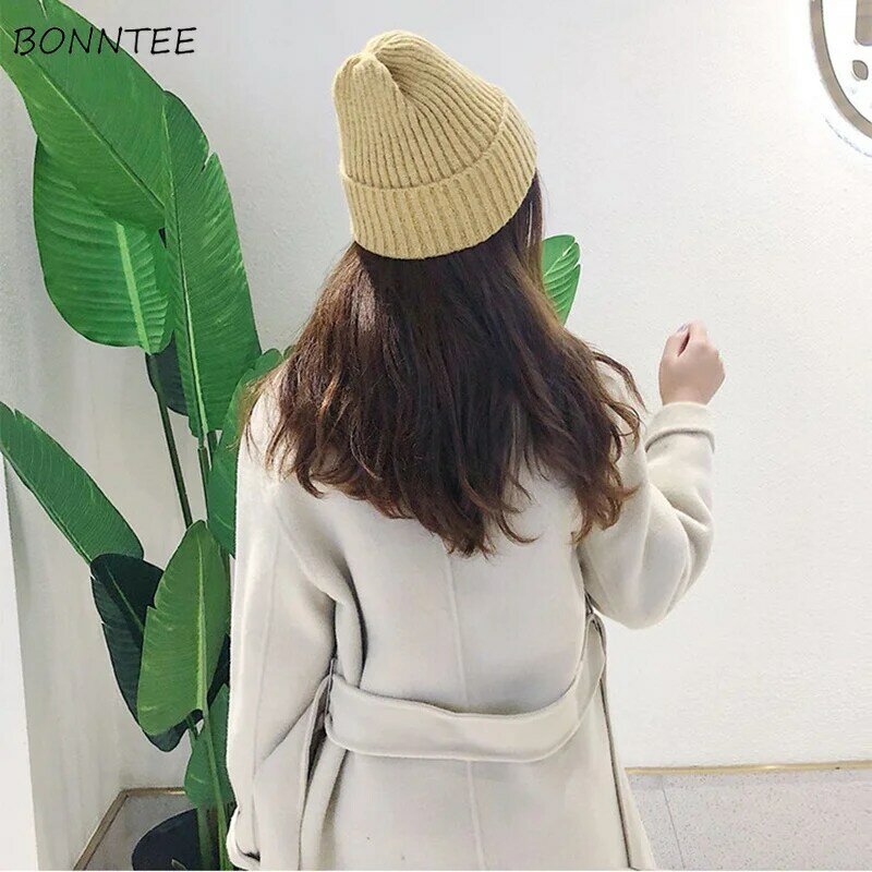 بيني النساء 2020 جديد الصلبة محبوك الدافئة لينة العصرية القبعات بسيطة الكورية نمط المرأة الصوف قبعات عادية أنيقة كل مباراة قبعة صغيرة