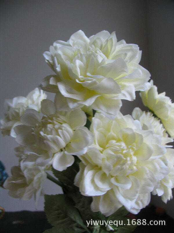 [بقعة المبيعات] 7 داليا القماش الحرير الأبيض محاكاة الزهور زهرة واحدة