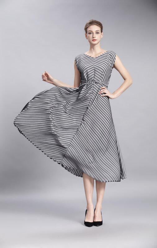 فستان مطبوع من Miyake بسعر خاص ، بدون أكمام ، ياقة دائرية ، فستان كبير على شكل حرف a ، متوفر في المخزن