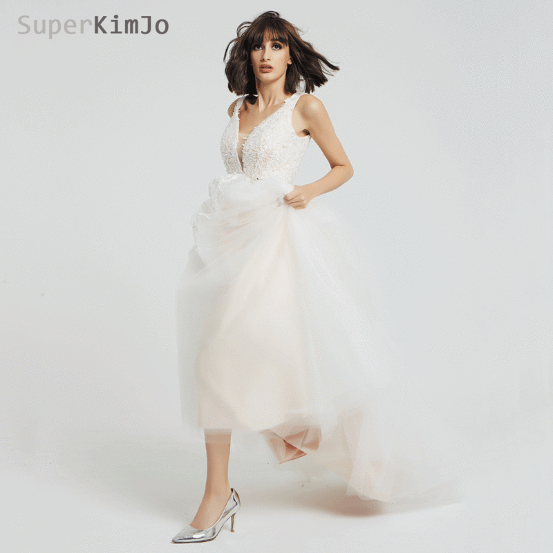 فستان حفلة تخرج من SuperKimJo 2019, فستان مطرز من الدانتيل برقبة على شكل حرف V بلون الشمبانيا مناسب لحفلات التخرج