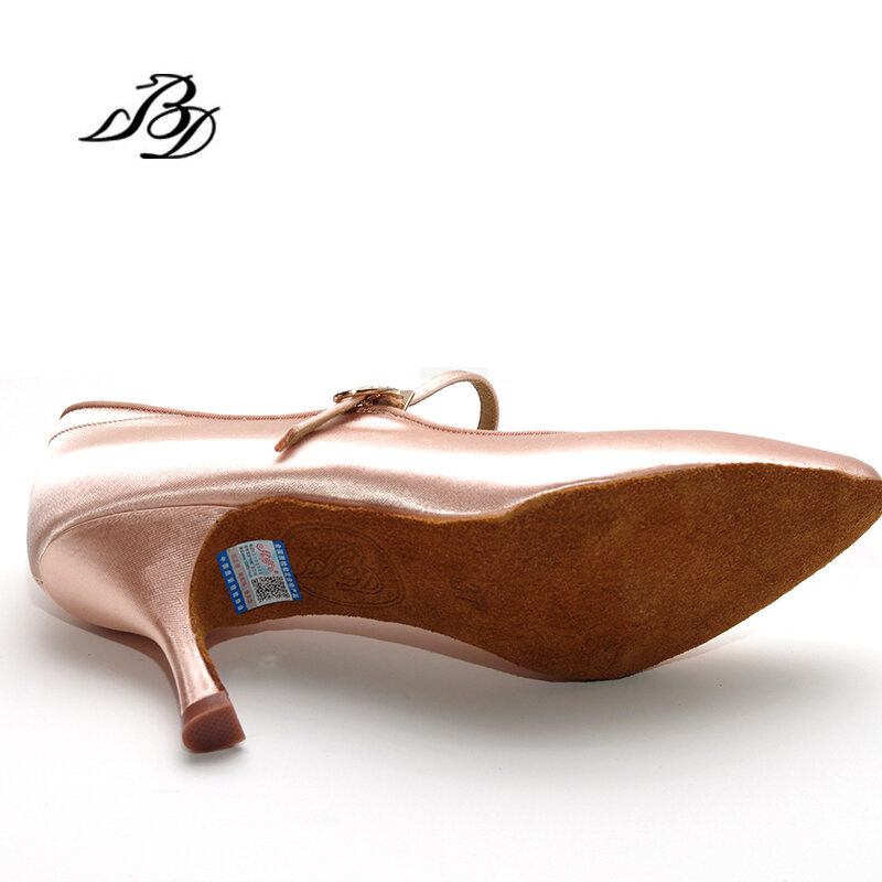 الكبار أحذية رياضية أحذية الرقص الحديثة العلامة التجارية مربع BD137 قاعة الرقص اللاتينية حذاء المرأة الساتان الماس قاعدة لينة من جلد البقر الساخن