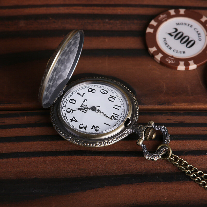 قطعة واحدة الكرتون تذكارية ساعة جيب البرونزية القراصنة الجمجمة تنقش ساعة ريترو بالجملة والتجزئة