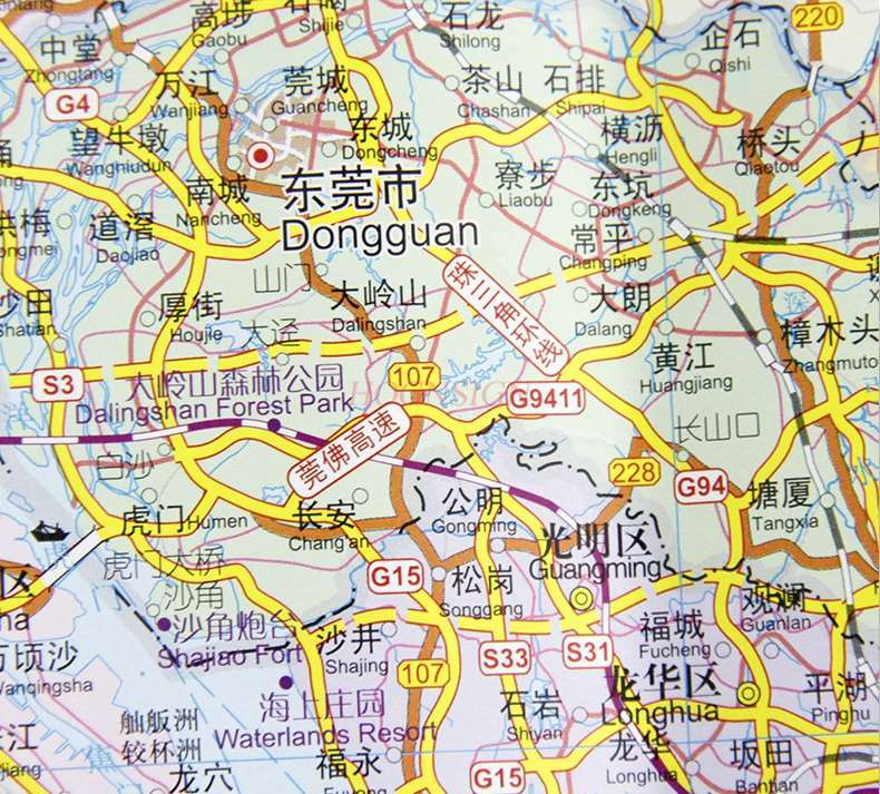 خريطة مقاطعة قوانغدونغ مع الانقسامات الإدارية الصينية والإنجليزية