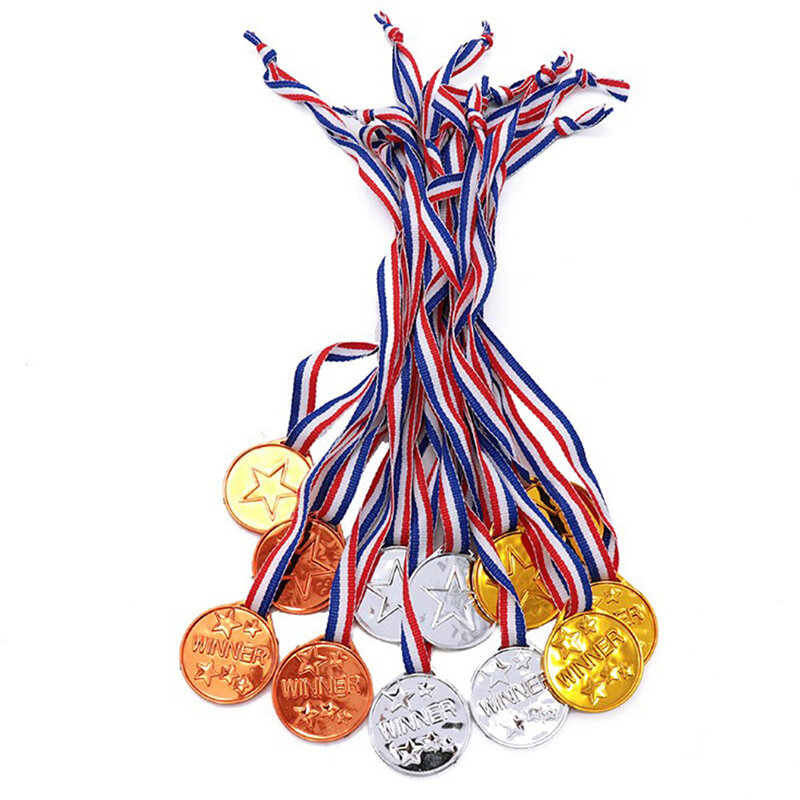 1 قطعة الاطفال الأطفال الذهب البلاستيك الفائزين ميداليات الرياضة اليوم حزب حقيبة جوائز جائزة اللعب للأطفال حزب المرح صور الدعائم