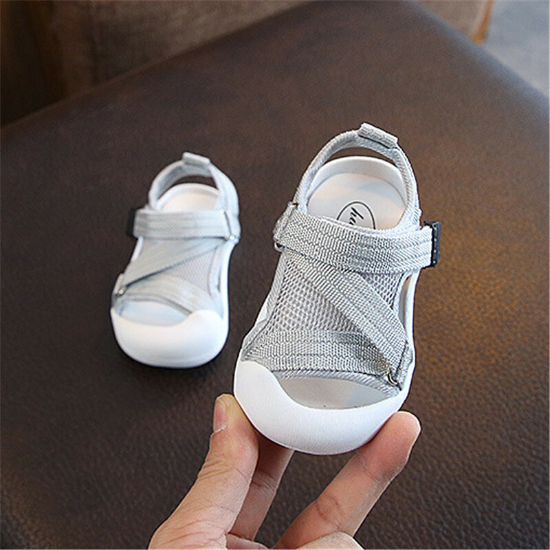 2020 الصيف الرضع حذاء طفل صغير طفل الفتيات الفتيان حذاء كاجوال عدم الانزلاق تنفس عالية الجودة الاطفال المضادة للتصادم الشاطئ الأحذية