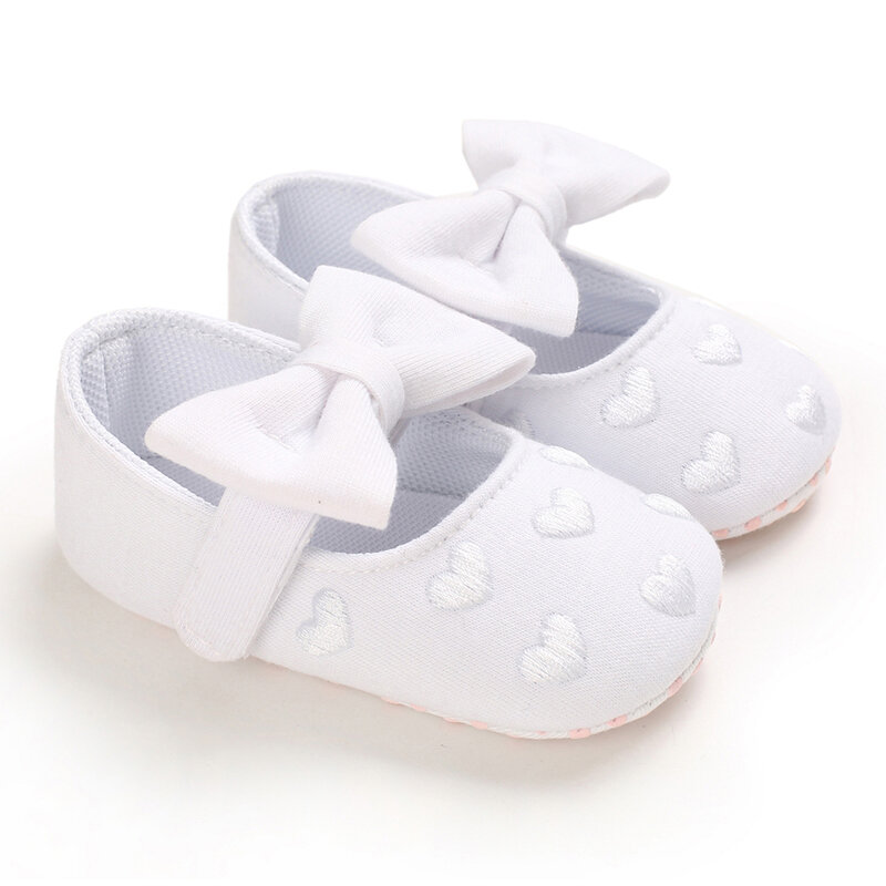 أحذية قطنية للأطفال الرضع لربيع وخريف الأطفال الصغار Prewalkers أحذية معمودية من القطن الأبيض أحذية لينة سفلية مشوا لأول مرة 0-18 متر