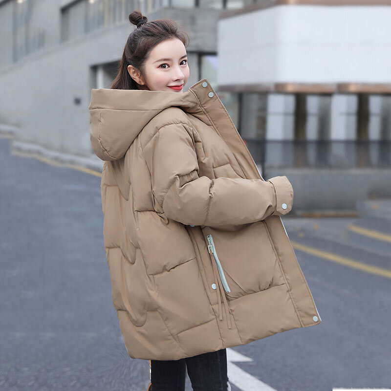 سترة كورية 2023 للشتاء للنساء لون أسود كاكي بغطاء للرأس معطف فضفاض للنساء متوسط الطول سترة سميكة ودافئة ملابس خارجية
