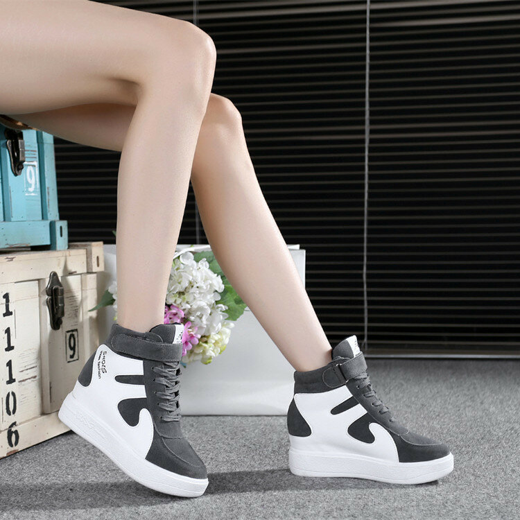 2021 جديد عالية الجودة المرأة الأحذية الرياضية سميكة القاع المنحدر كعب غير رسمي أسود سميكة القاع مبركن الأحذية النسائية