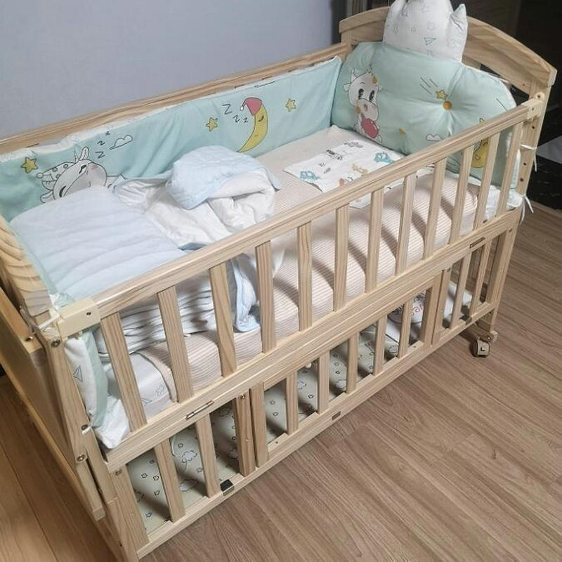 سرير أطفال متعدد الوظائف ، يمكن أن تمتد إلى 12 سرير أطفال كبار السن ، سرير أطفال BB متحرك خشب متين
