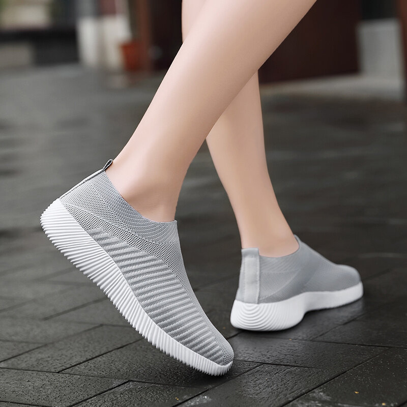 Women Casual  Walking Shoes Lightweight Breathable Mother Foowears Slip-on Female Sock Shoes Thick Bottom Increasing Height