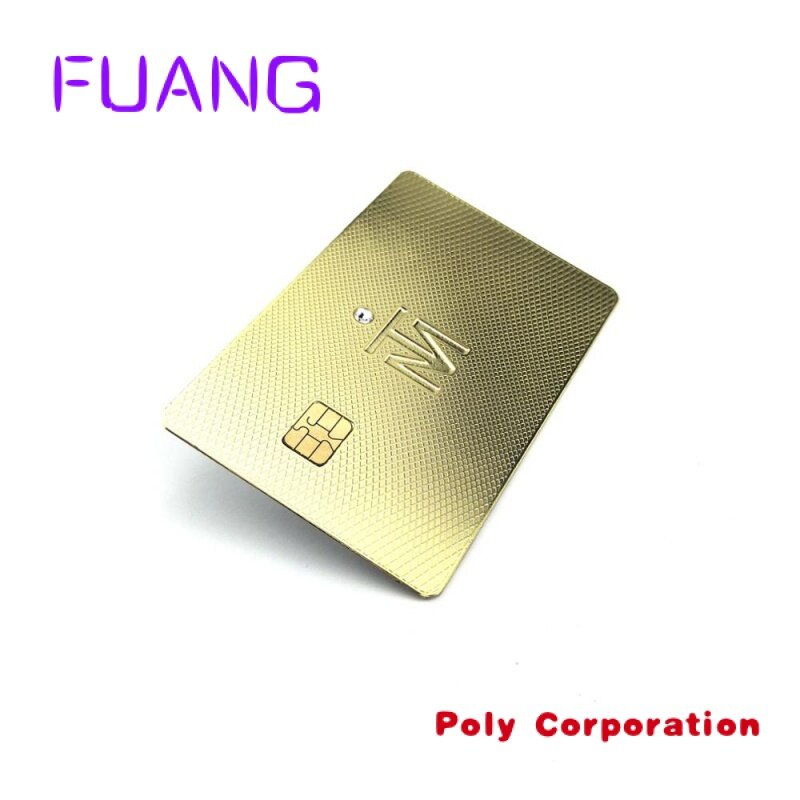بطاقة معدنية بدون تلامس من الفولاذ المقاوم للصدأ باللون الذهبي الوردي مع شريحة