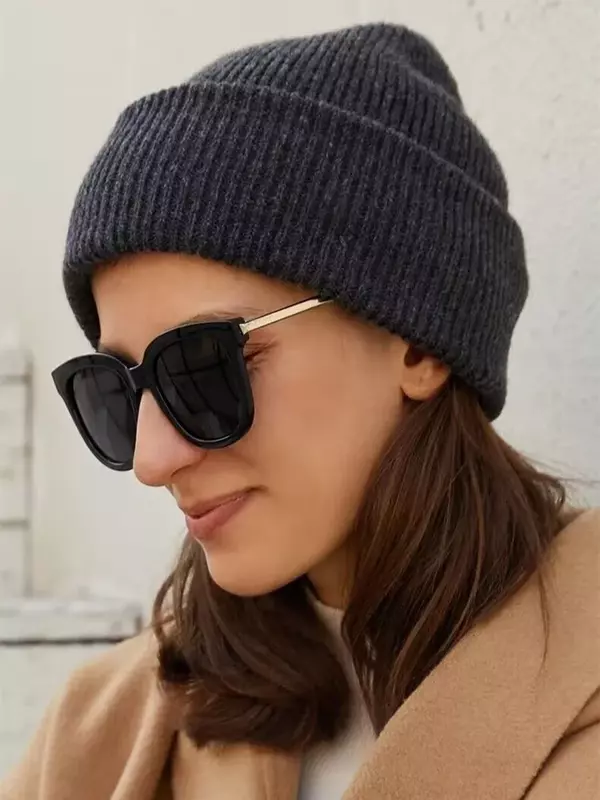 قبعة صوفية متماسكة للنساء ، قبعة دافئة بسيطة ، بلون ، ضلع الحياكة ، والأزياء ، جديد ، 2023