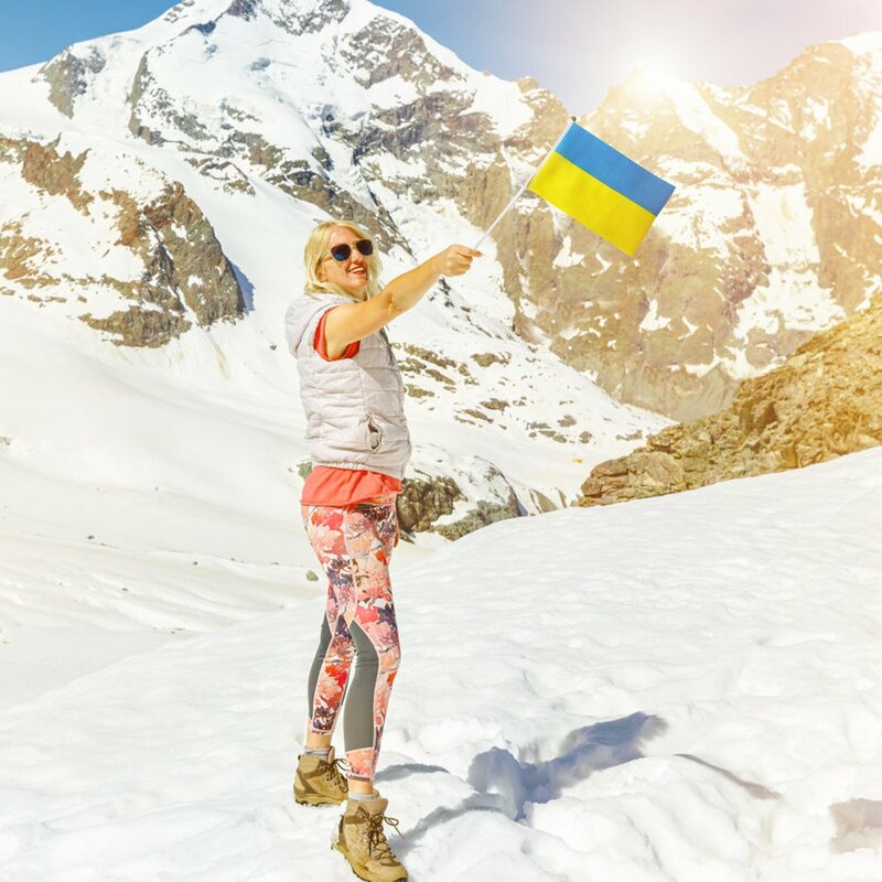 10 قطعة 14*21 سنتيمتر أعلام الأوكرانية باتريوت العلم الوطني أوكرانيا تحلق العلم راية مع البلاستيك سارية العلم أعلام للتلويح بالأيدي