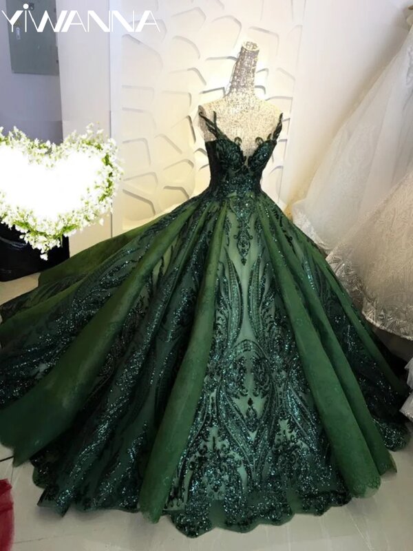 فساتين Quinceanera كلاسيكية برقبة على شكل حرف V بدون أكمام ، ثوب كرة من الترتر اللامع ، فستان أميرات أخضر حلو لمدة 16 عامًا