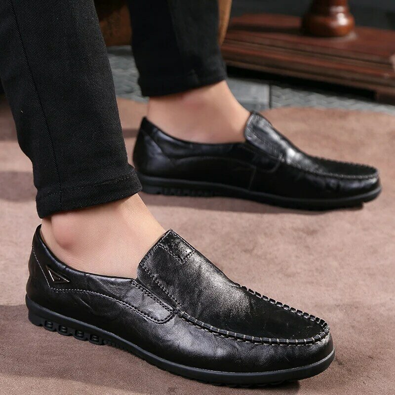 حذاء رجالي غير رسمي من الجلد الأصلي ماركة فاخرة 2023 حذاء رجالي بدون كعب يسمح بالتهوية سهل الارتداء حذاء أسود للقيادة مقاس كبير 37-47
