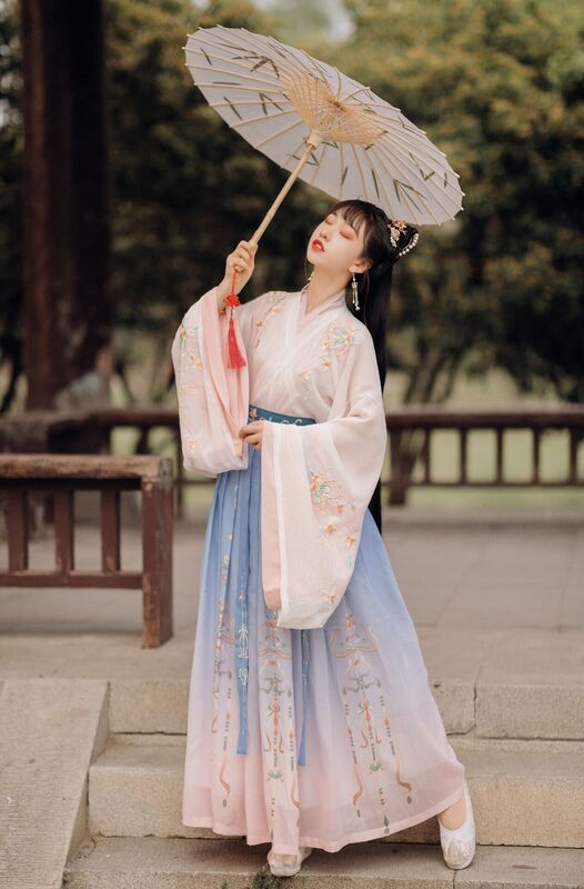 فستان نسائي من Hanfu فستان تقليدي من القماش الصيني ملابس المسرح للرقص الشعبي القديم أزياء تنكرية للأميرة الخيالية الشرقية