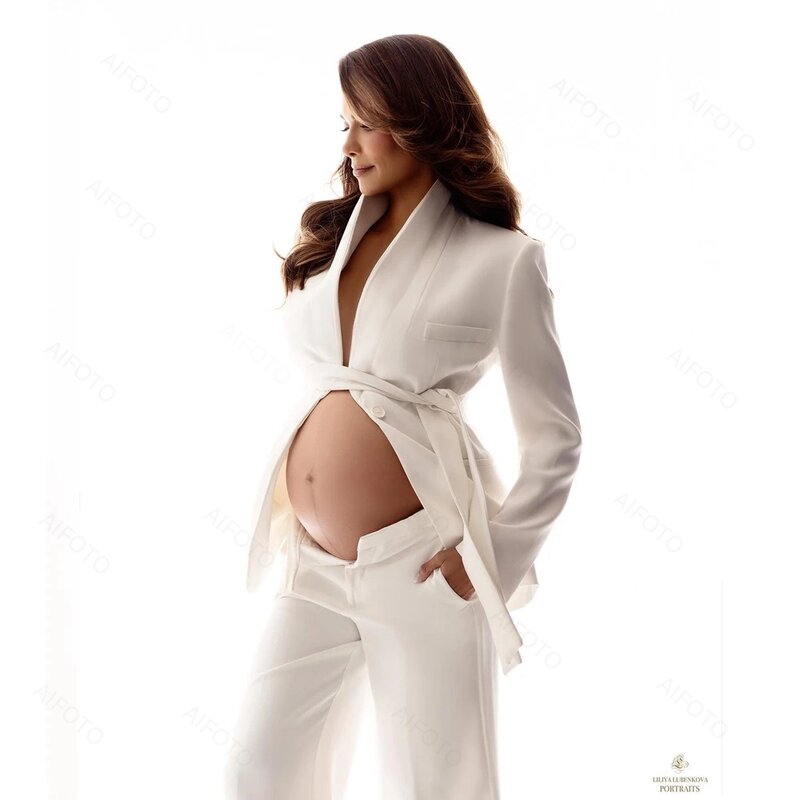بدلة أمومة بيضاء للنساء الحوامل ، سترة بأربطة بأكمام طويلة مع سلسلة وسلسلة صدر ، ملابس تصوير