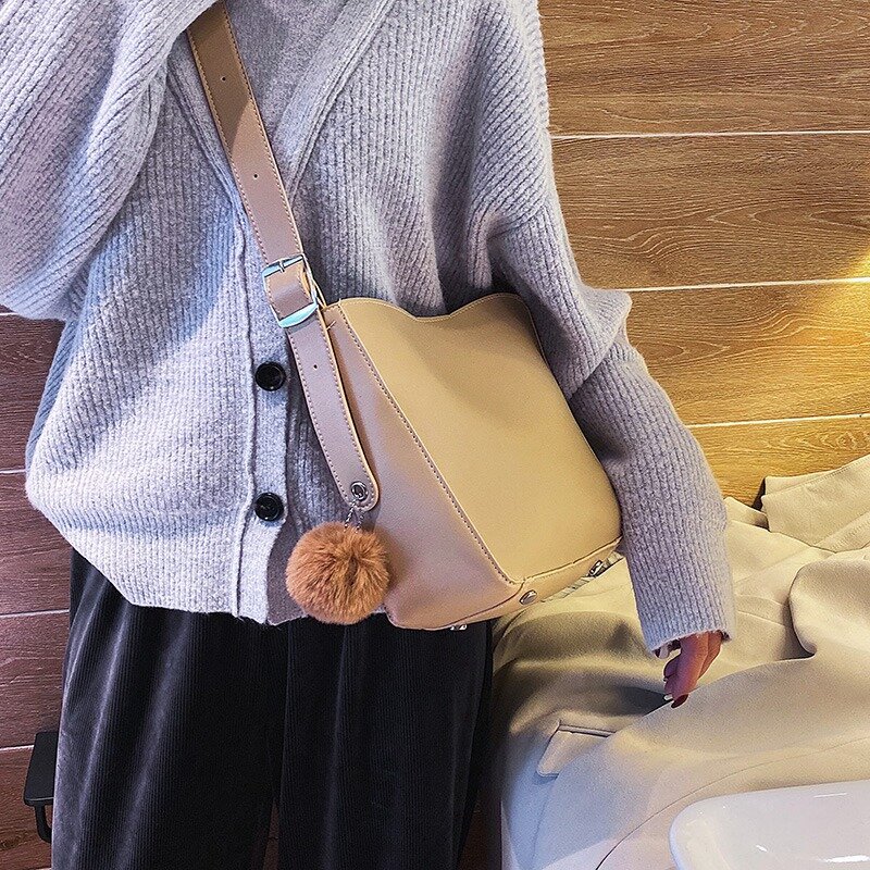 حقائب دلو صلبة بسيطة للنساء ، حقيبة كتف بكرة شعر للسيدات ، حقائب بسعة كبيرة ، تصميم جديد