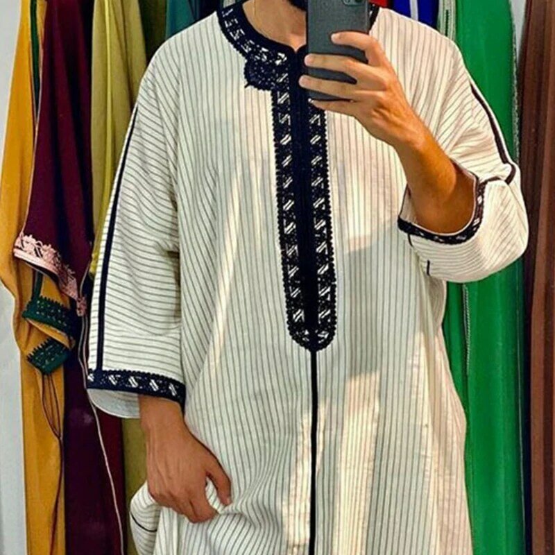 عباية إسلام الرجال الأبيض مسلم رداء الجلابة أوم موضة شريط طباعة قمصان العربية فستان عرقي ملابس للرجال