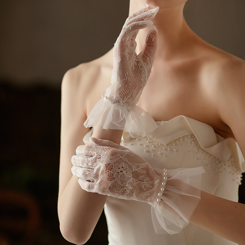 WG048 رائعة الزفاف الزفاف قصيرة الأبيض الدانتيل قفازات اللؤلؤ كشكش حافة النساء السيدات العروس وصيفة العروس إصبع المعصم Handschuh