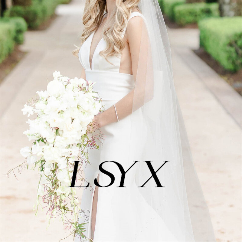 LSYX-فستان زفاف بدون أكمام من الكريب ، رقبة عميقة على شكل حرف v ، فتحة جانبية عالية ، فيونكة مفتوحة من الخلف ، فستان زفاف قطار محكمة ، مصنوع حسب الطلب