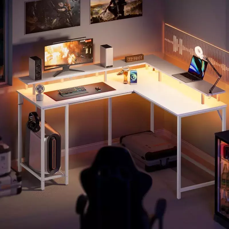 مكتب كمبيوتر على شكل حرف L ، مكتب ألعاب مع منافذ طاقة ، مصابيح LED ، حامل شاشة ، رف تخزين