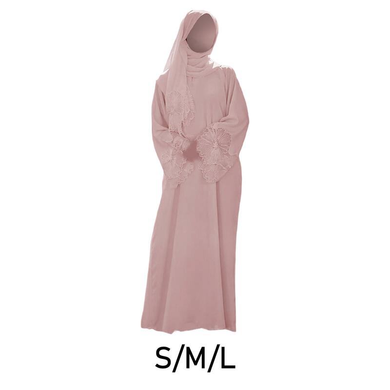 رواب إسلامي مع حجاب ، رداءة قفطان ، ملابس تقليدية من الشرق الأوسط ، كاملة