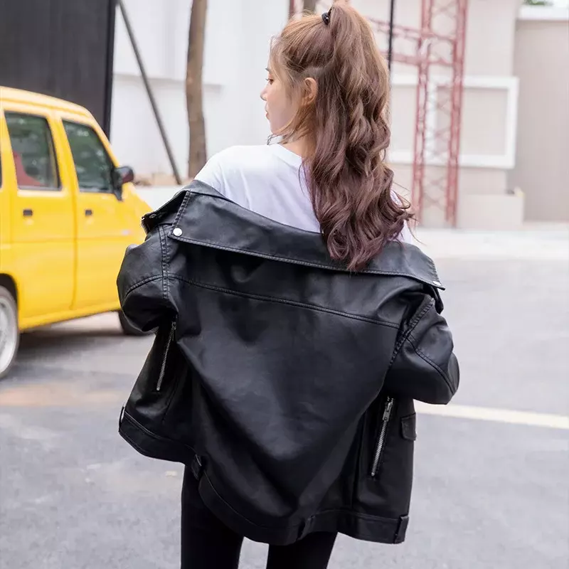 معطف خريف وشتاء 2022 نسخة كورية جديدة من جاكيت جلد مغسول PU للنساء جاكيت قصير ضيق لدراجات نارية