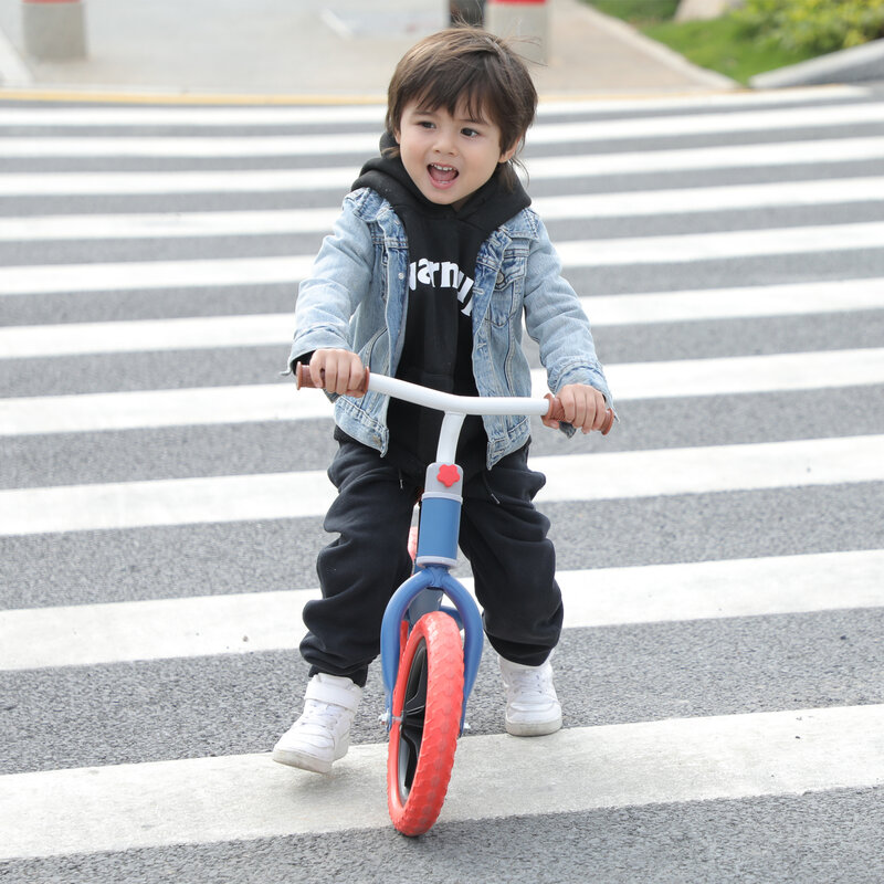11 بوصة أطفال التوازن الدراجة قابل للتعديل ارتفاع الكربون الصلب وإطارات البولي ايثيلين لمدة 2-6 سنوات
