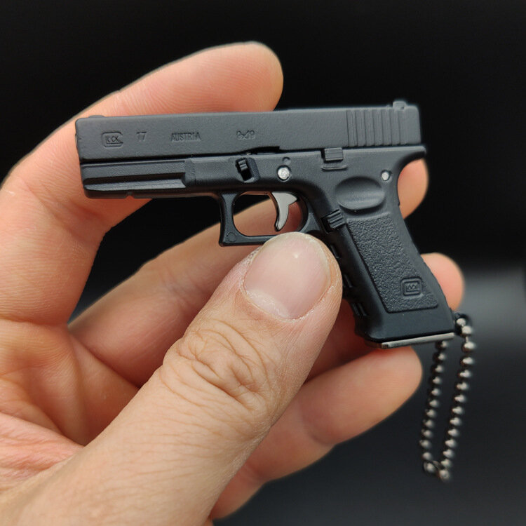 سلسلة مفاتيح معدنية صغيرة طراز نسر الصحراء G17 على شكل مسدس ديكور مصغر نموذج مسدس محمول على شكل قذيفة طرد هدايا تجميع مجانية