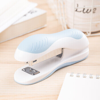 1Pc Deli 0304 Mini Economy Stapler 12 Papers Capacity Match 24/6-26/6 Staple Office Suppliers Hand Paper Binding Student