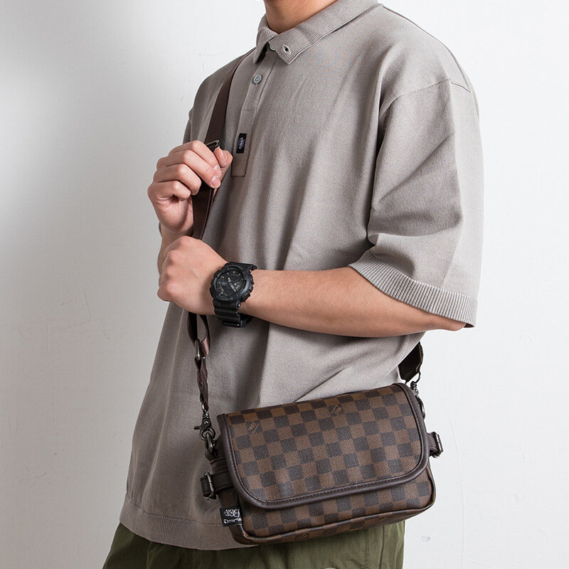 حقيبة كتف واحدة للرجال ، جلد صناعي ، حقيبة رسول مربعة ، حقيبة كاجوال ، أزياء الأعمال ، اليابانية ، الصيف