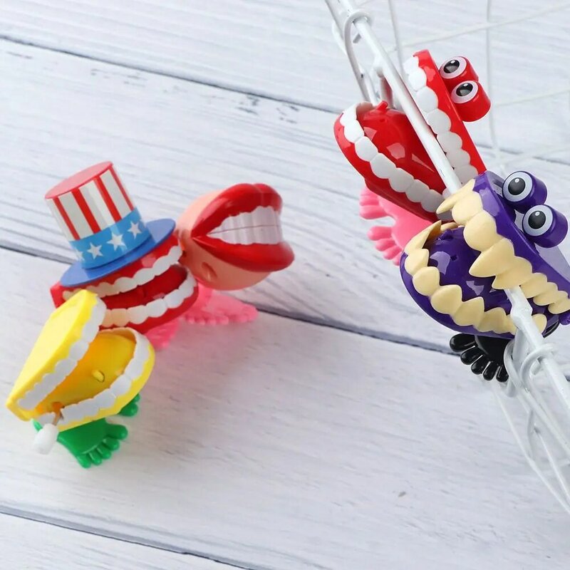لعبة صغيرة من البلاستيك تعمل بالساعة للأطفال الصغار ، لعبة تصلح للساعة ، شكل أسنان للمشي ، طقم أسنان ثرثرة ، مضحك