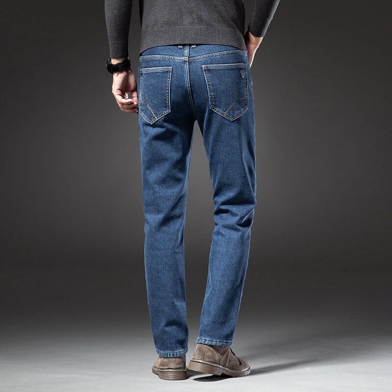 جديد موضة شتاء 2023 سراويل جينز رجالية دافئة للخروجات اليومية مصنوعة من الصوف السميك من قماش الدنيم سراويل باللون الأزرق قابلة للتمدد بناطيل مناسبة للرجال