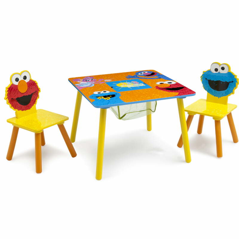 طاولة وكراسي تخزين خشبية للأطفال في الشارع من دلتا للأطفال