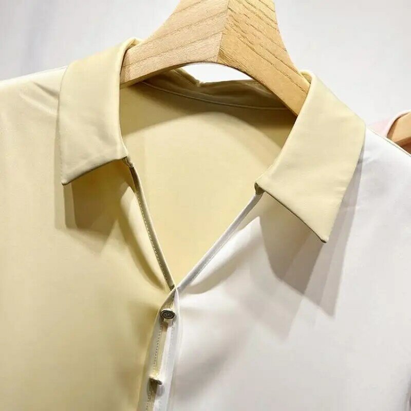 قميص قصير الأكمام برقبة على شكل حرف V ، بسيط وفضفاض ، لون متباين ، تنقل ، تصميم شخصي ، موضة ، جديد ، صيف ، عرض فضفاض