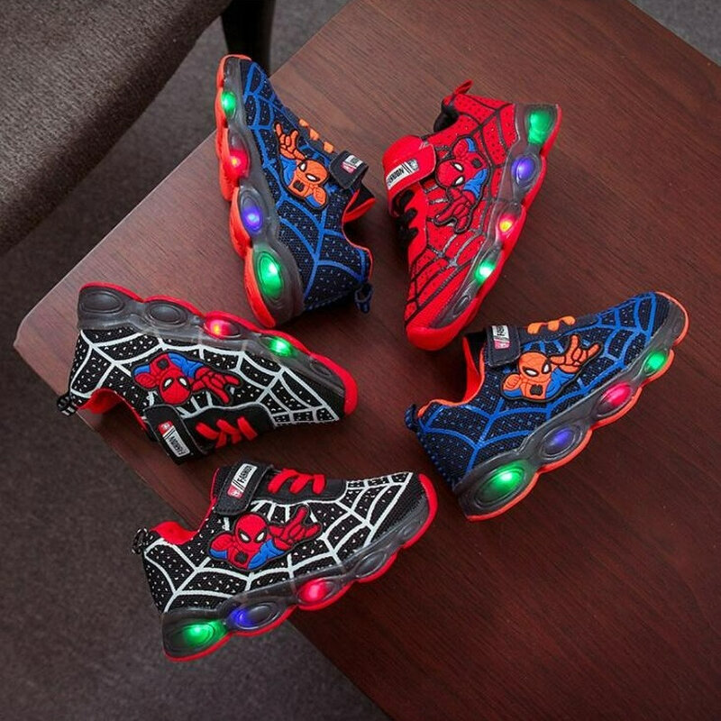 أحذية ديزني الرياضية المتوهجة الجديدة لعام 2023 أحذية سبايدرمان للأولاد والبنات أحذية الأطفال الانيمي الأنيقة بإضاءة Led أحذية جري رياضية قابلة للتنفس