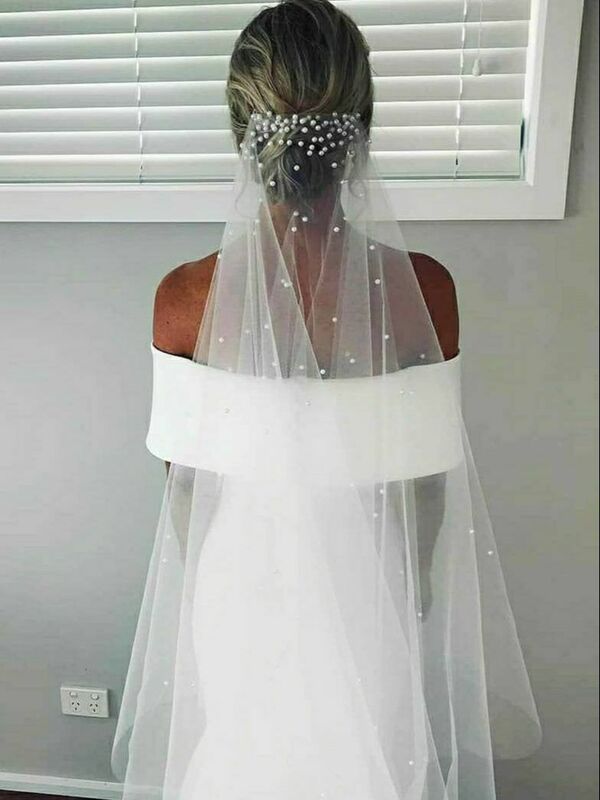 TOPQUEEN أنيقة اللؤلؤ الحجاب الزفاف لينة 1 الطبقة مطرز الحجاب الزفاف للعروس بسيطة طول الكاتدرائية الحجاب مع مشط v180