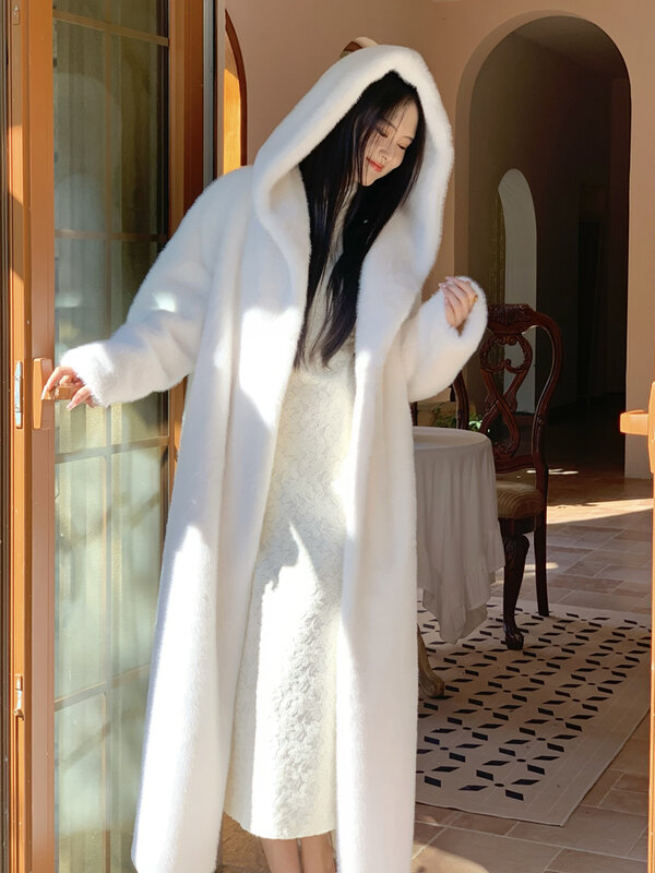 معطف مبطن بالفرو صديق للبيئة عتيق ، معطف فروي دافئ بغطاء رأس ، نوع أبيض طويل